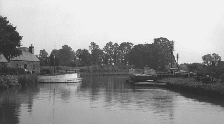 Lower Bridge at Purton