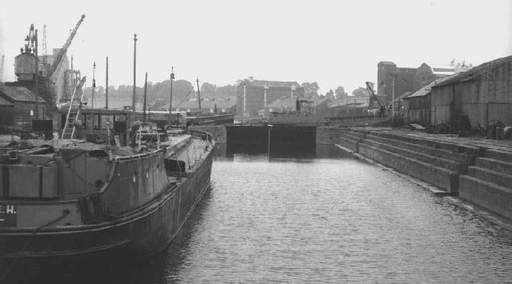 Graving (dry) dock from the west end