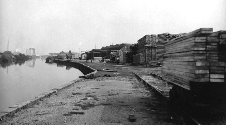 Quay at Nick's & Co. yard, Canada Wharf