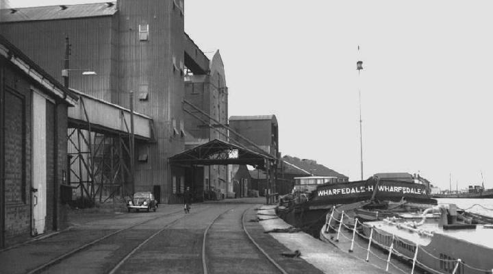 Quay Severn Mills Group silo from south