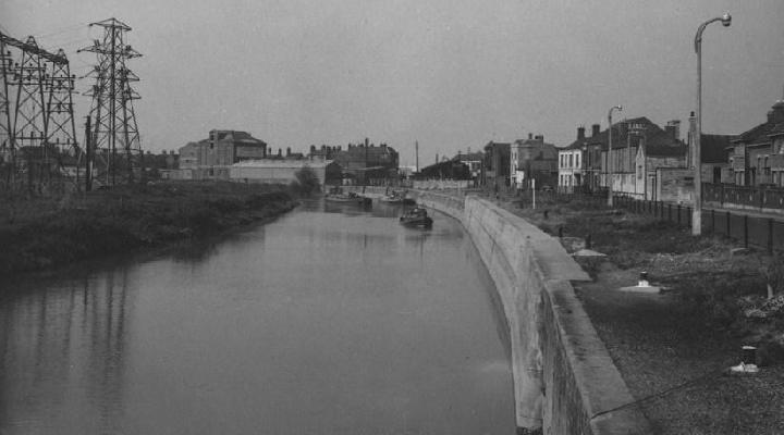 River and canal above Gloucester Dock